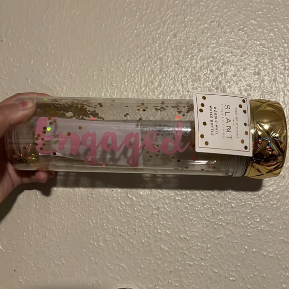 💥NWT💥 double walled water bottle with gold glitter that says “engagement”✨💕 - Picture 1 of 3